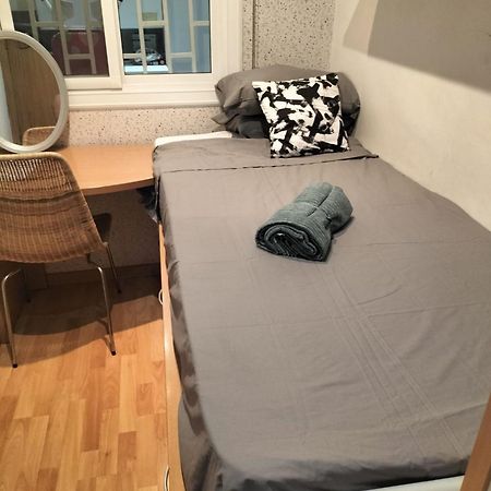 Habitacion En Piso Compartido Cerca Del Camp Nou L'Hospitalet de Llobregat Ngoại thất bức ảnh